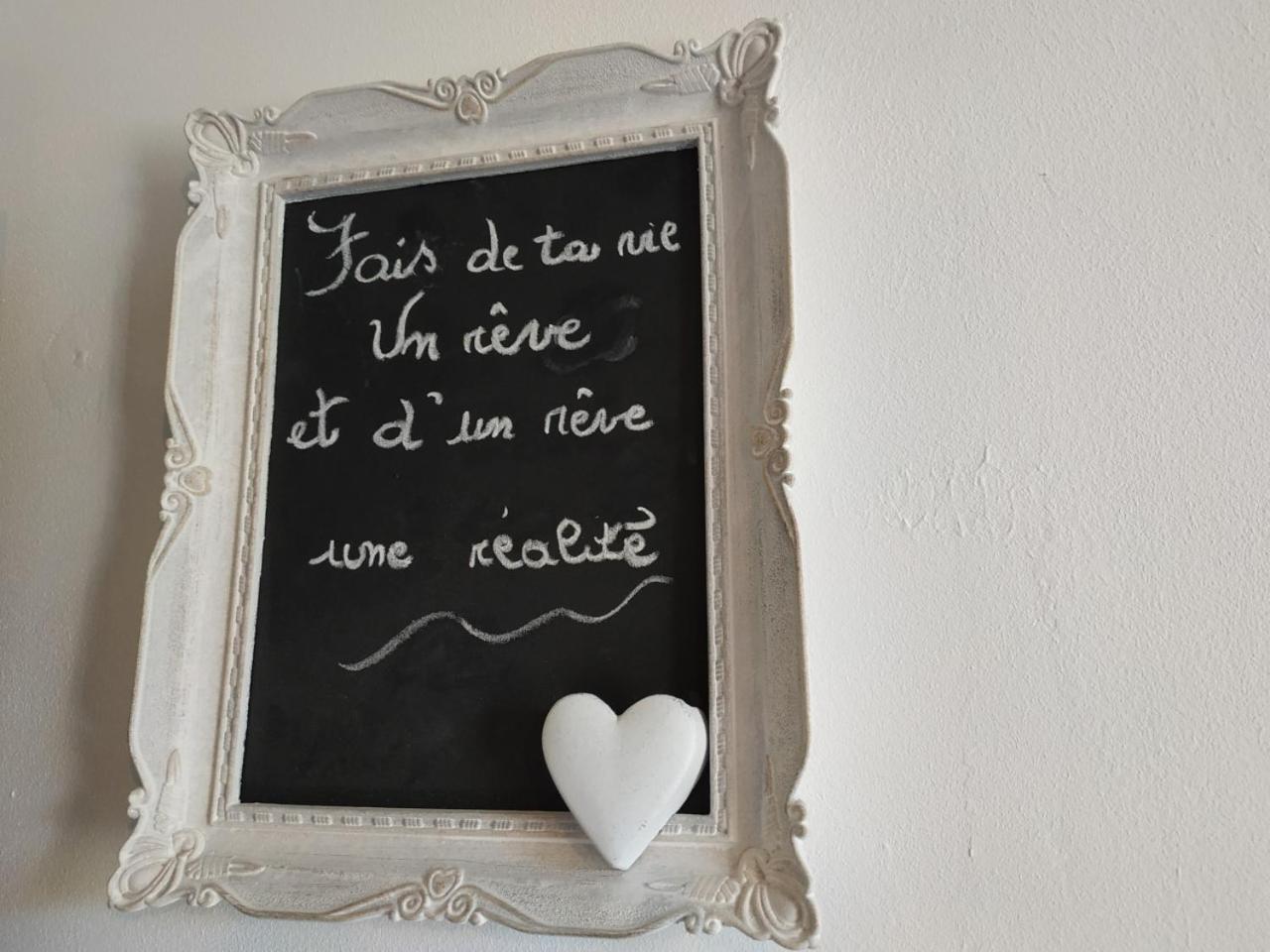 Chez Christy Chemin Des Dinots Panzió Saint-Bonnet-de-Four Szoba fotó